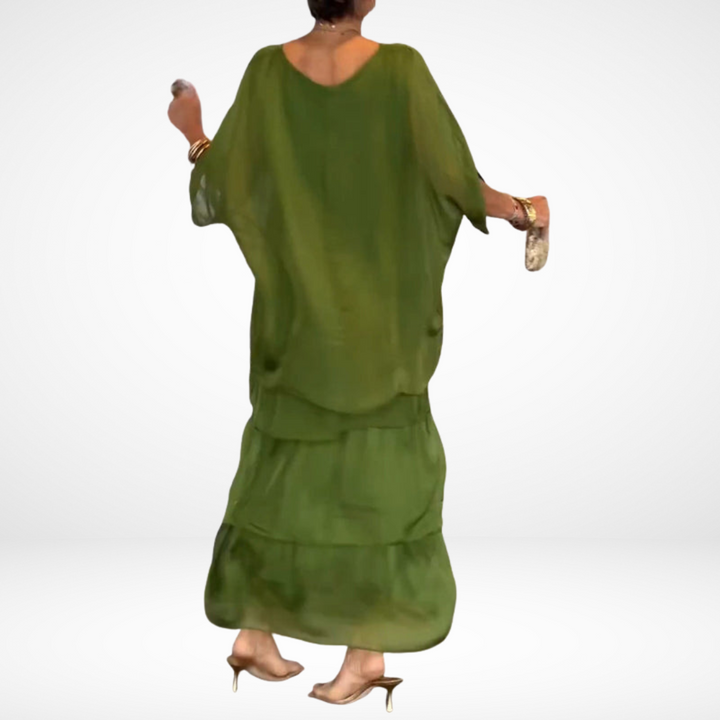 Evelyn | Solid Tiered Boho Maxi Dress with Batwing Sleeves and Round Neck
